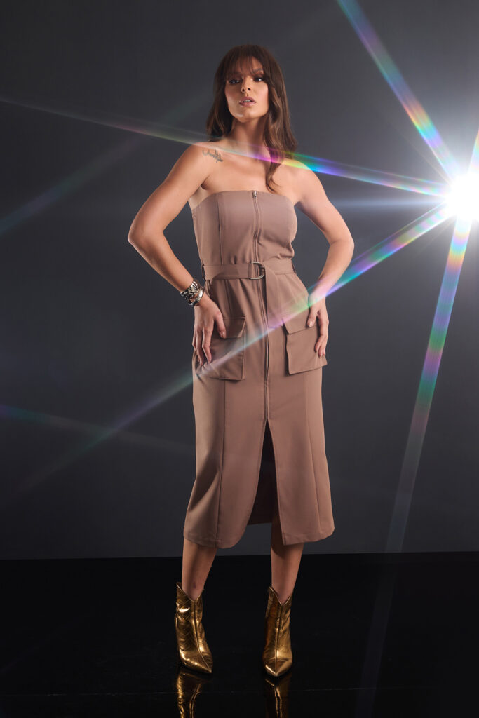 Vestido Midi Sem Alça Bolso e Zíper Fronta...