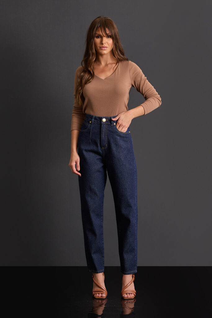 Calça Jeans Mom Cós Com Pences