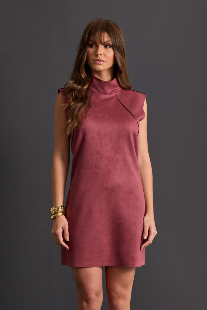 Vestido Curto Tubinho Gola Alta Com Recort...