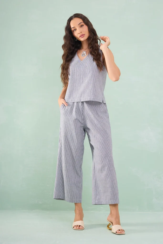 Calça Capri Elástico Cós Linho Misto Listrado