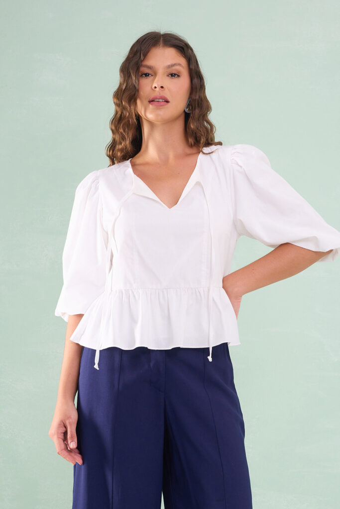 Blusa Com Peplum e Amarração No Decote Tricoline