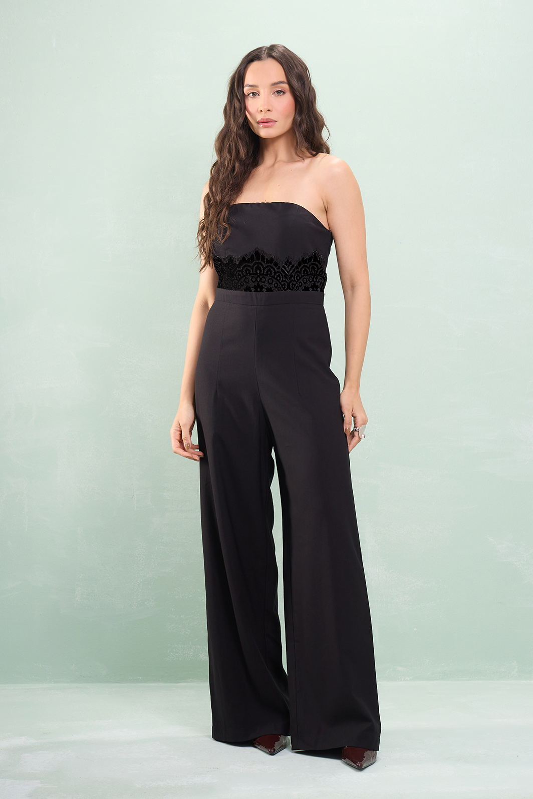 Macacão Sem Alça Com Renda Alfaiataria