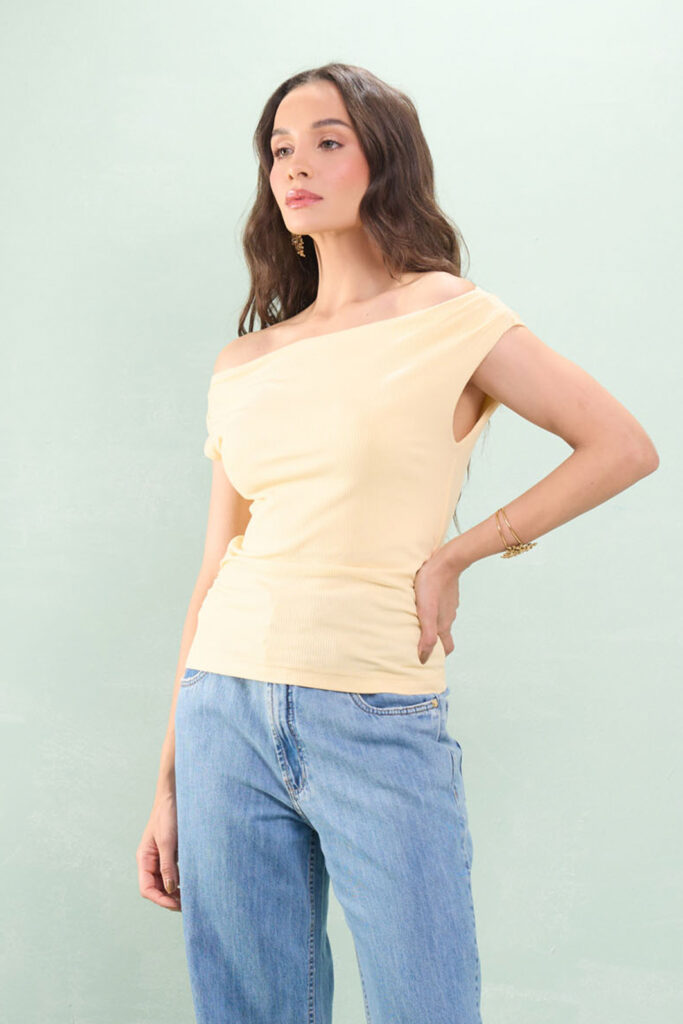 Blusa Decote Assimétrico Canelado