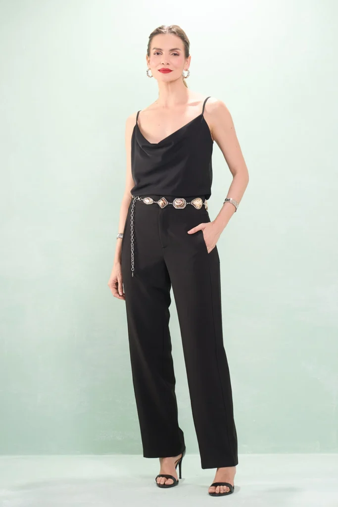 Calça Reta Com Bolso Embutido Alfaiataria