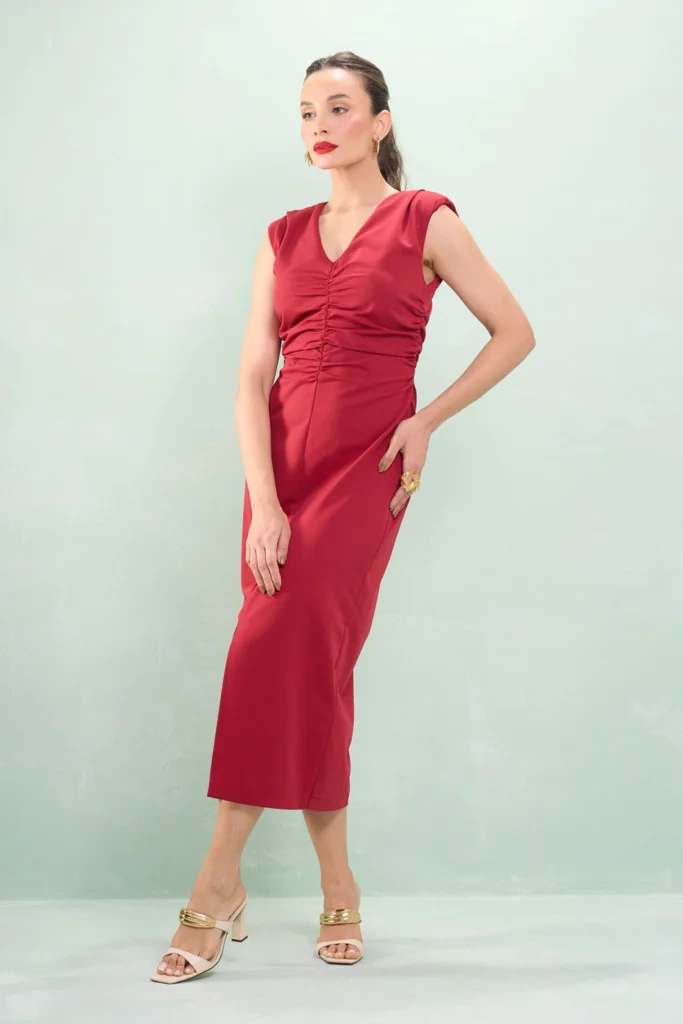 Vestido Midi Decote V Com Fenda e Franzido Alfaiataria