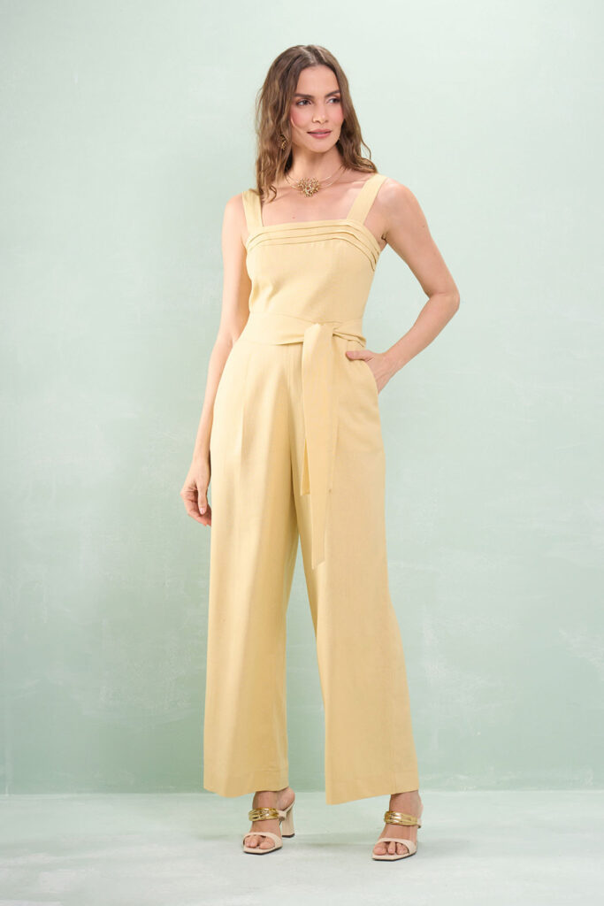 Macacão Alça Larga Detalhe Pregas Linho