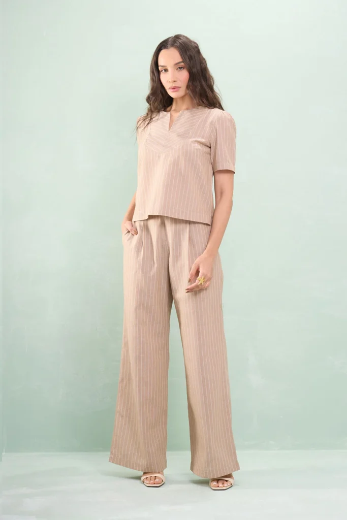 Calça Reta Com Pala Linho Listrado