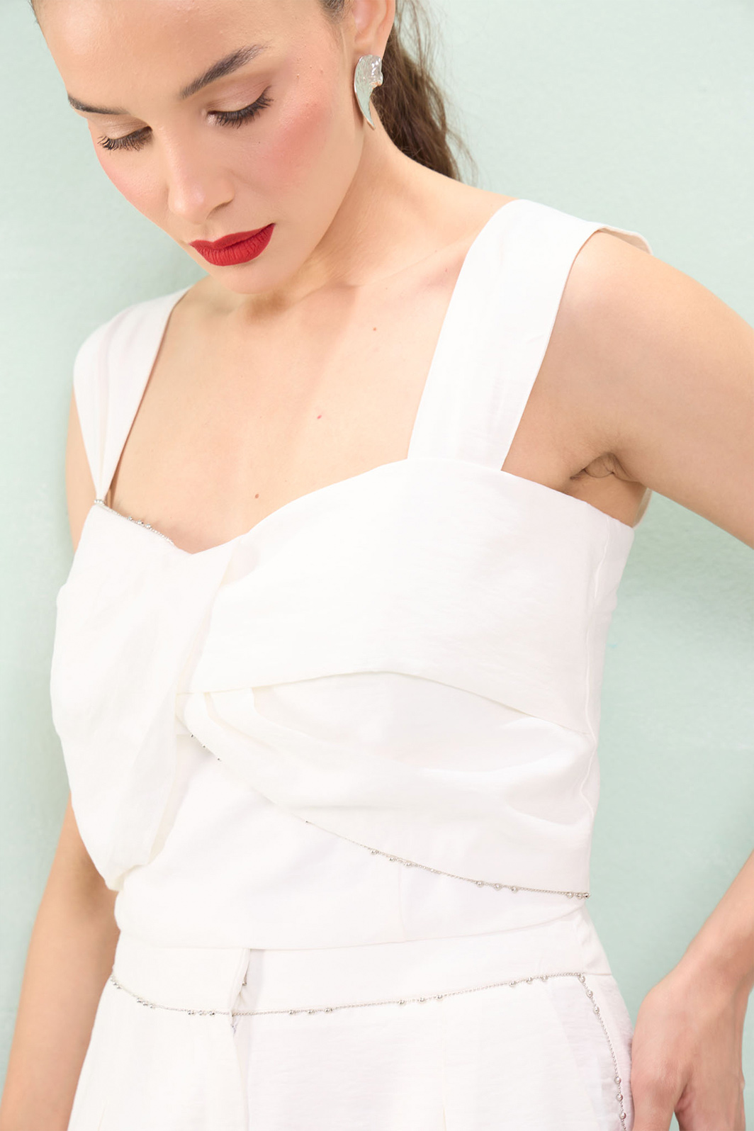 Blusa Cropped Detalhe Pregas Com Aviamento Alfaiataria