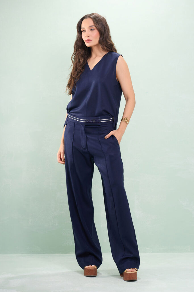 Calça Reta Detalhe Corda No Cós Linho