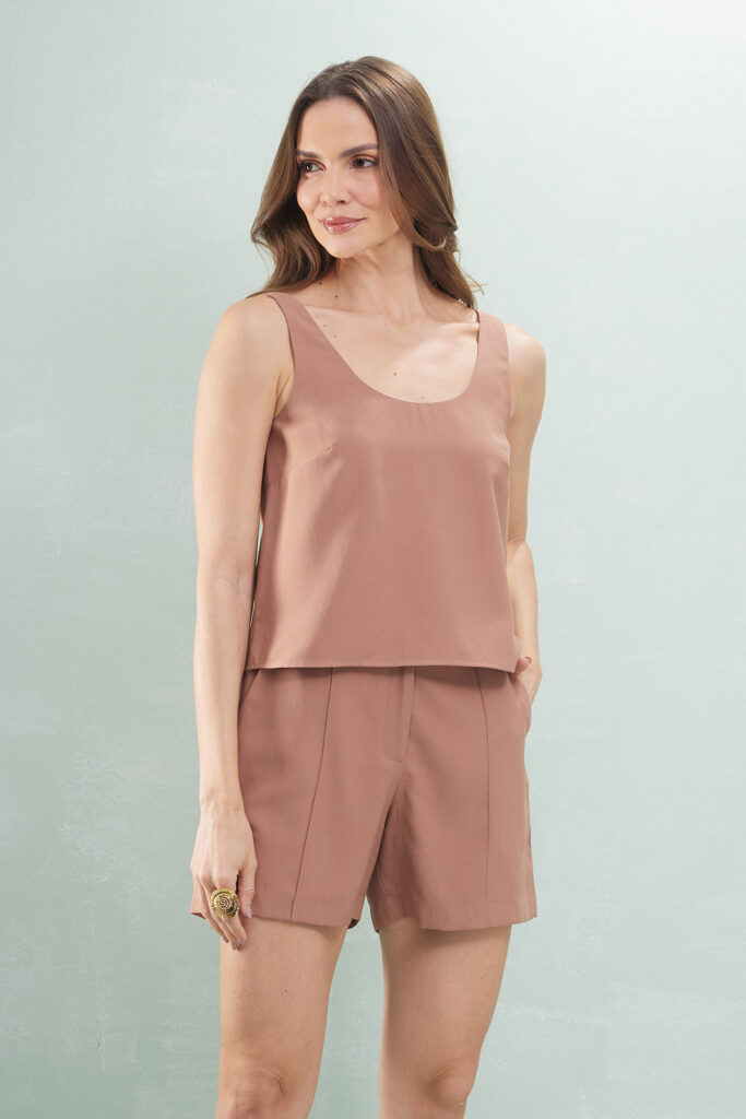 Blusa Semi Cropped Regata Decote Redondo Crepe