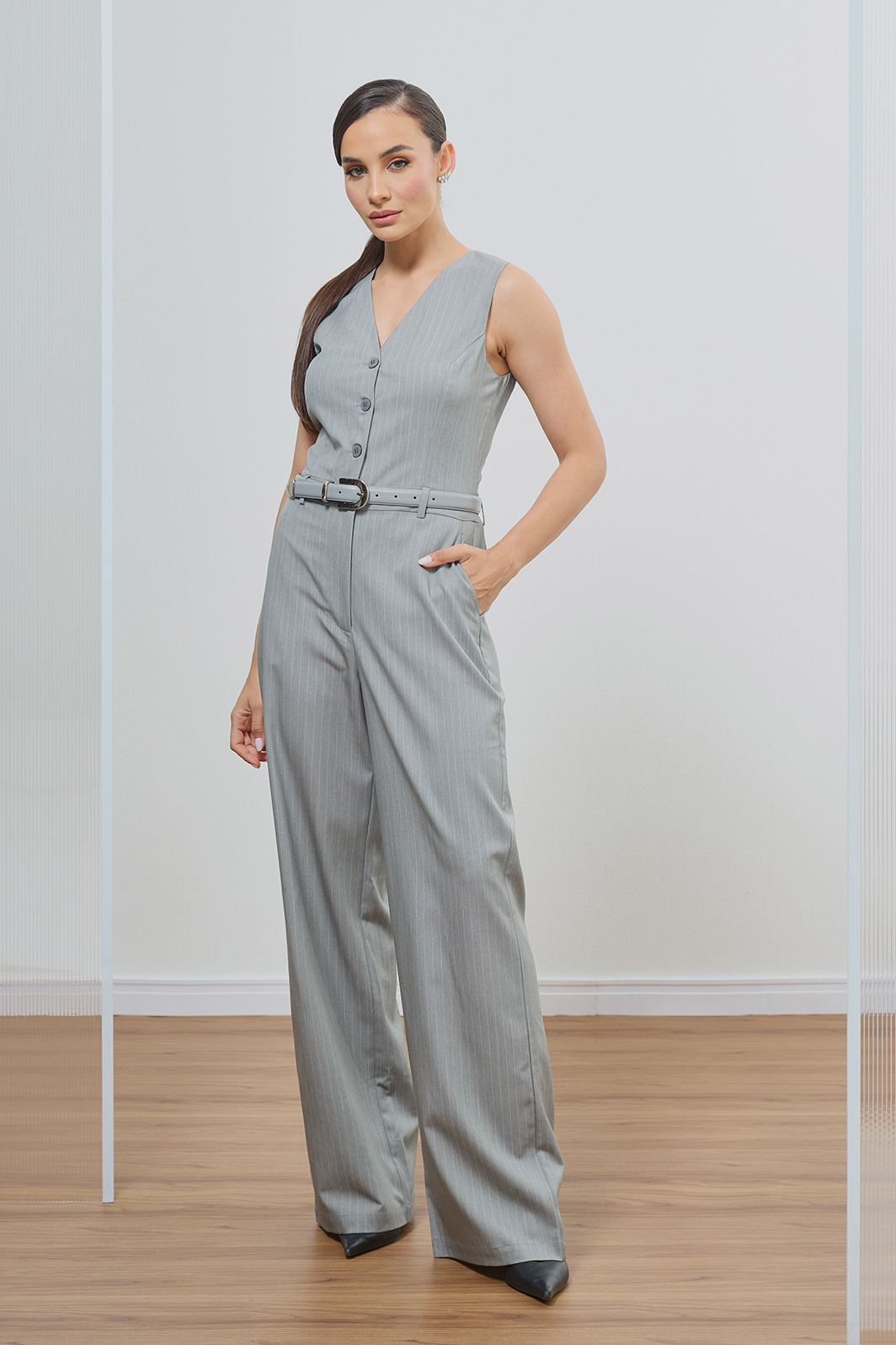 Macacão Com Abotoamento Risca de Giz