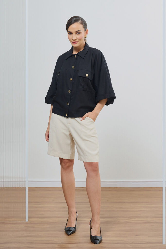 Bermuda Com Recorte e Pesponto Bolso Faca Alfaiataria