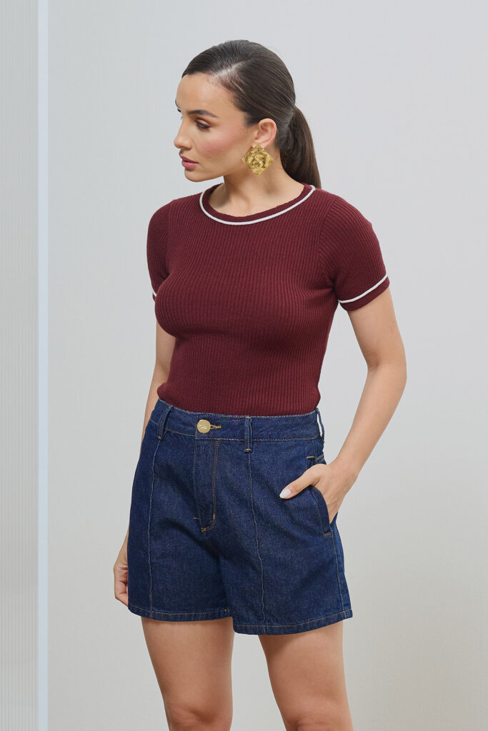 Short Jeans Amaciado Com Bainha Bolso Bordado