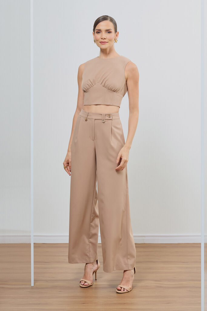 Calça pantalona cós transpassado e passantes