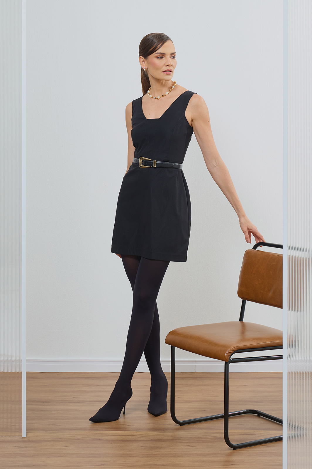 Vestido Curto Alça Larga Zíper Costa Alfaiataria