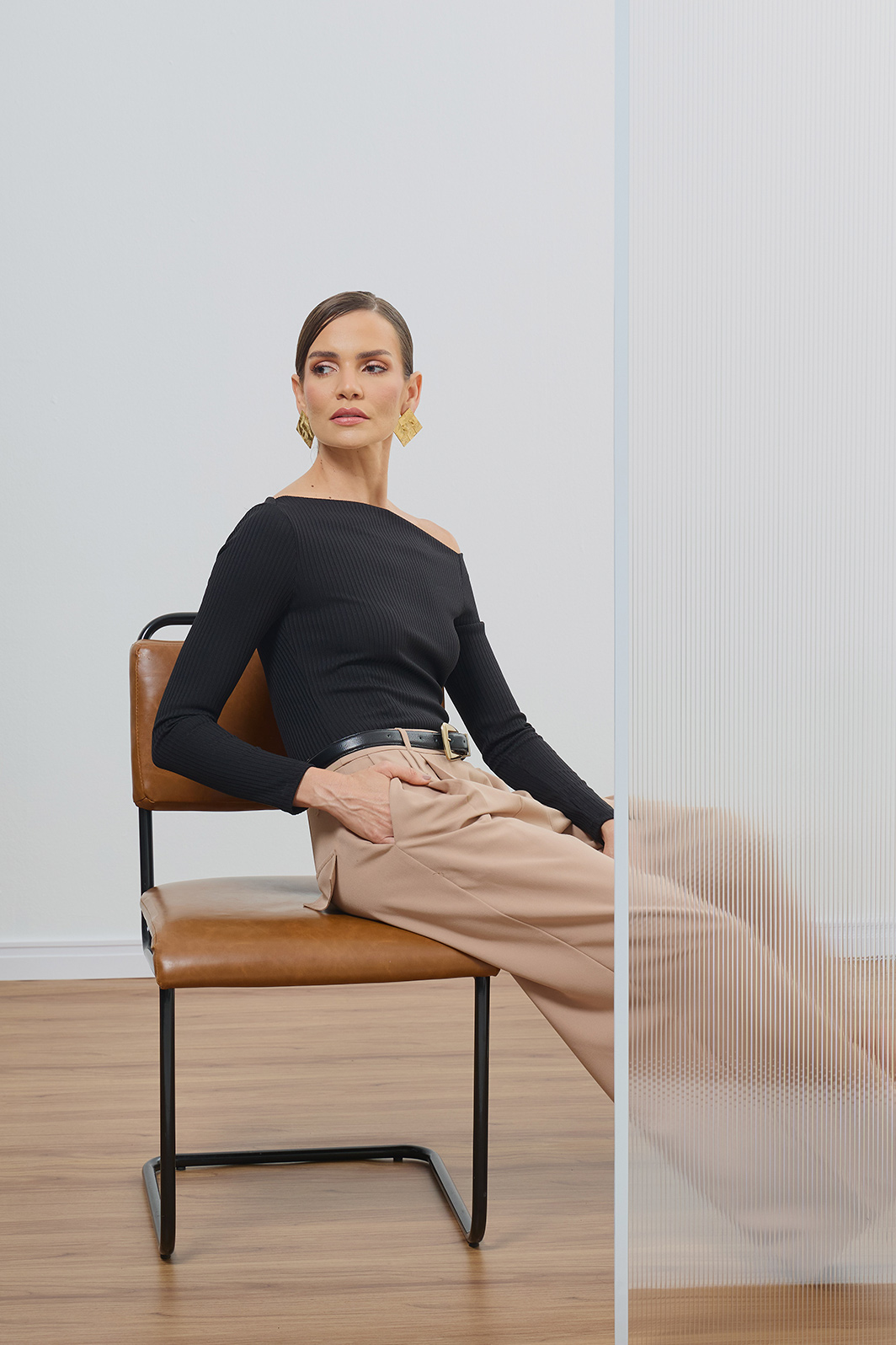 Macacão Decote Ombro A Ombro Malha Com Alfaiataria