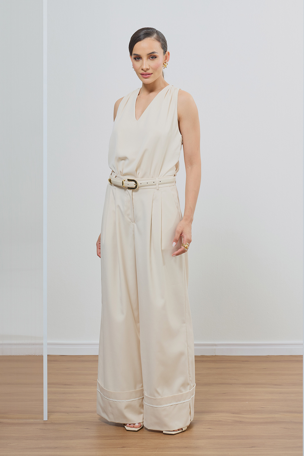 Calça Pantalona Barra Virada Com Bolso Faca Alfaiataria