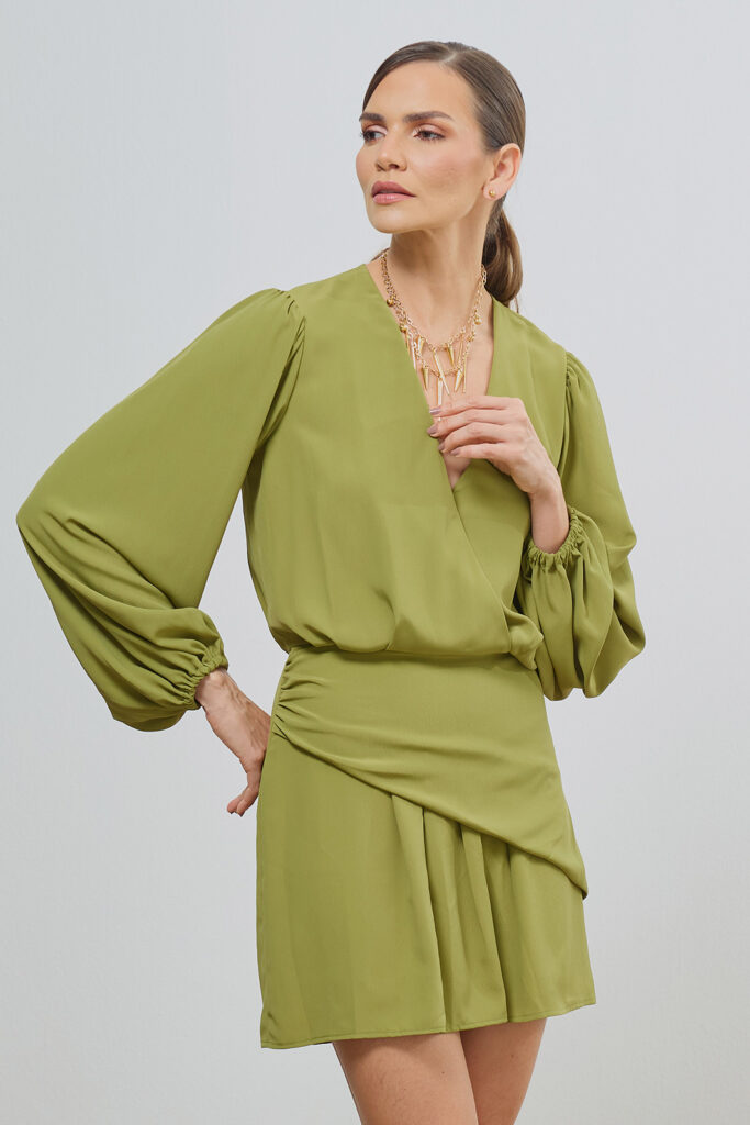 Vestido Curto Decote Transpassado Manga Longa