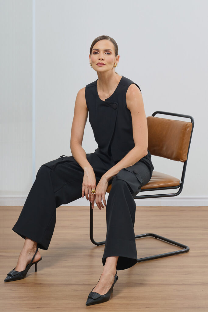 Calça Reta Bolso Utilitário e Botões Alfaiataria Viscopoli