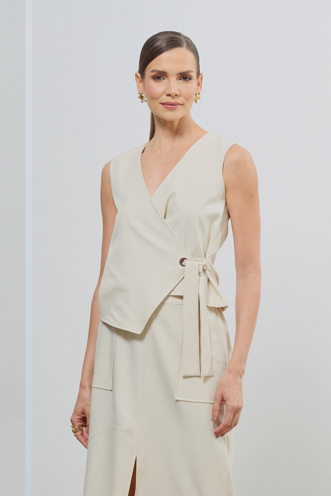 Maxi Colete Com Ilhós Alfaiataria Crepe