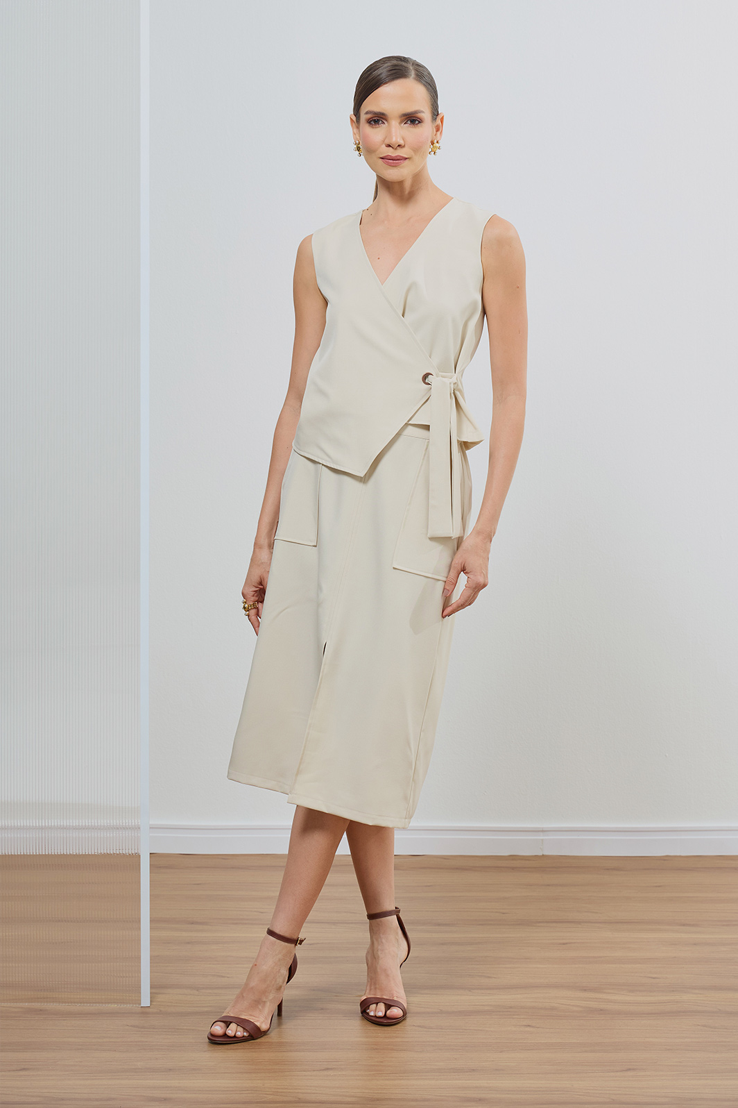 Saia Midi Com Fenda e Bolso Frontal Alfaiataria Crepe