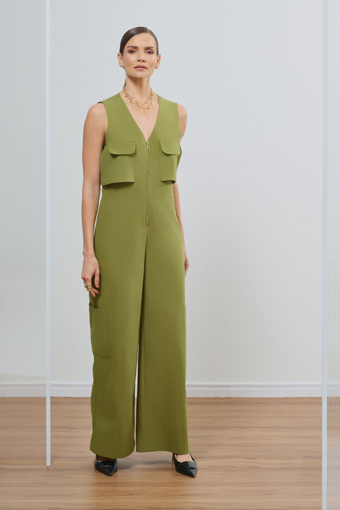 Macacão Com Sobreposição Bolso Utilitário Tecido Tecnológico