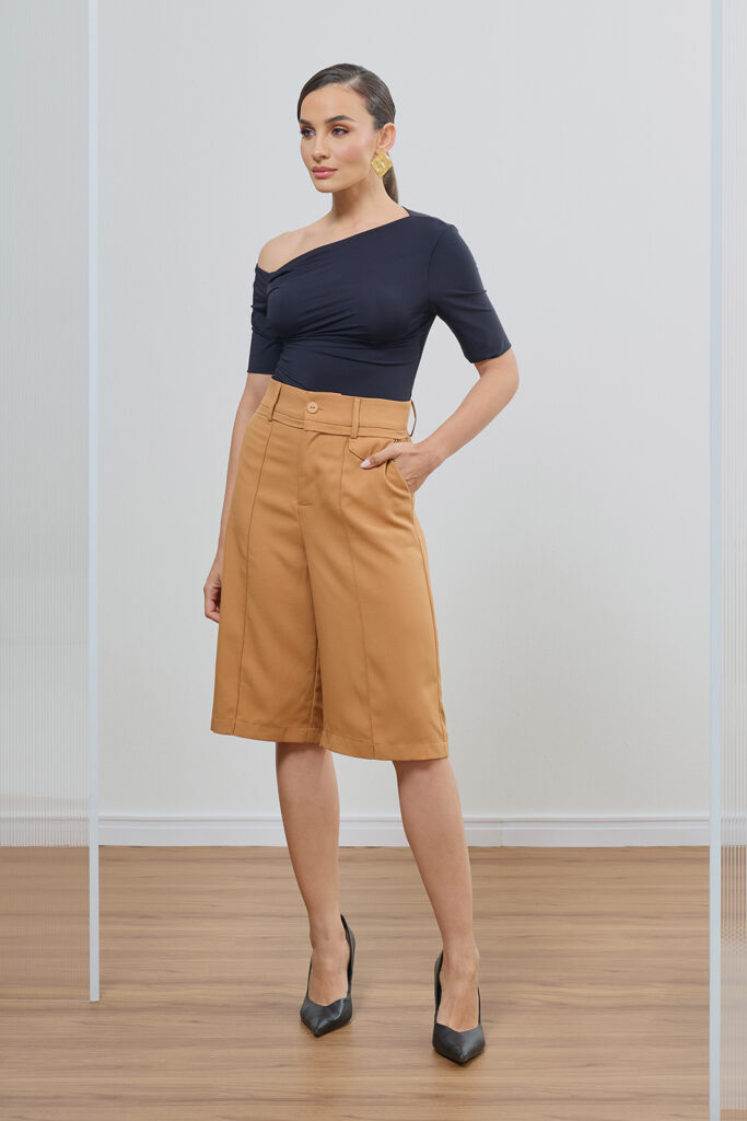 Bermuda Com Nervura e Lapela Alfaiataria Crepe