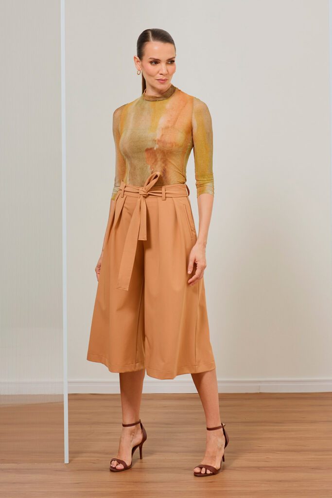 Calça Pantacourt Com Faixa Alfaiataria