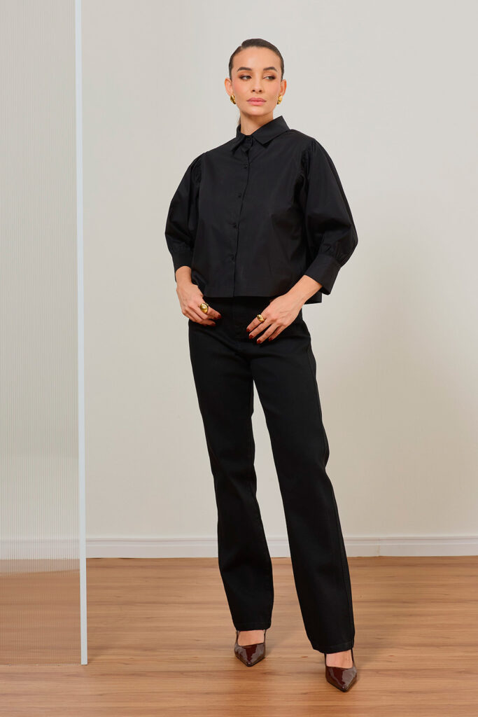 Calça Reta Sarja Bolso Bordado