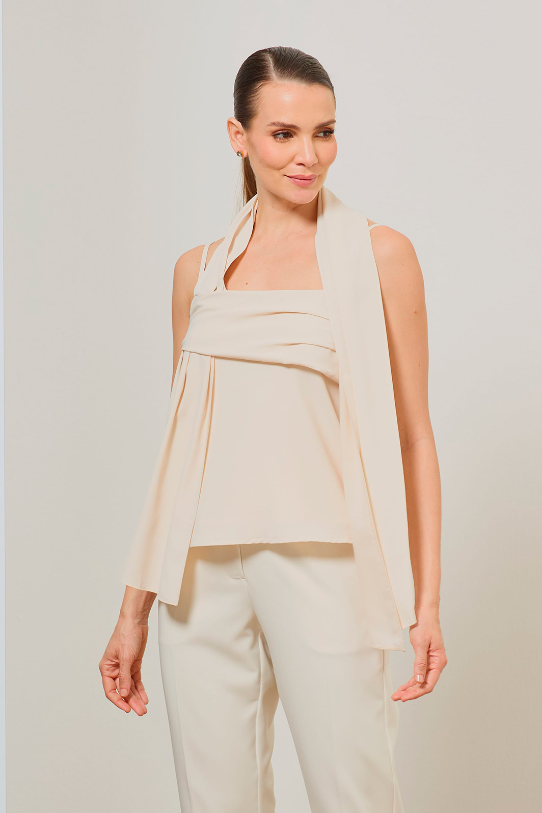 Blusa Alça Com Echarpe Alfaiataria