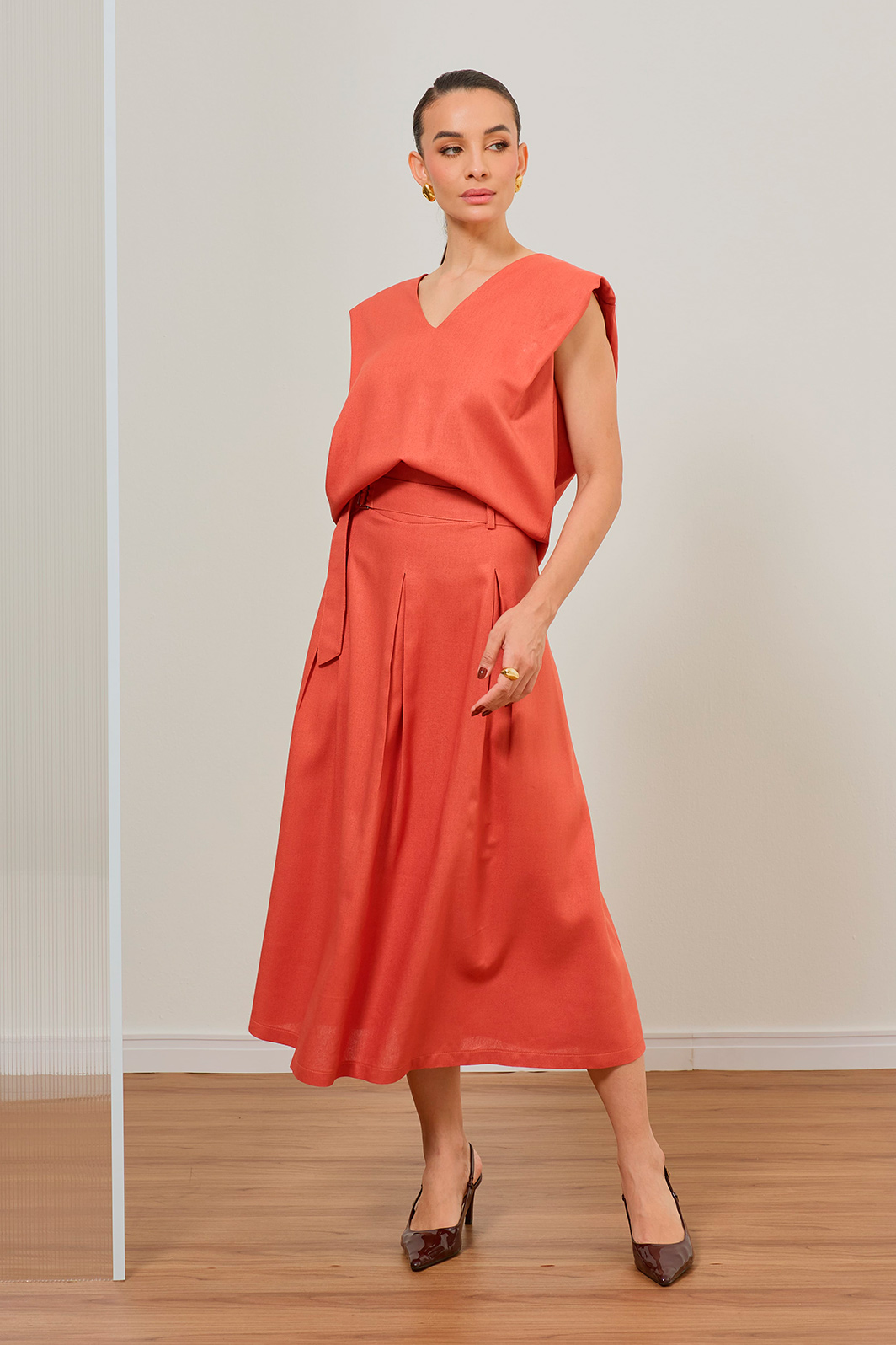 Saia Midi Com Prega e Fivela Linho