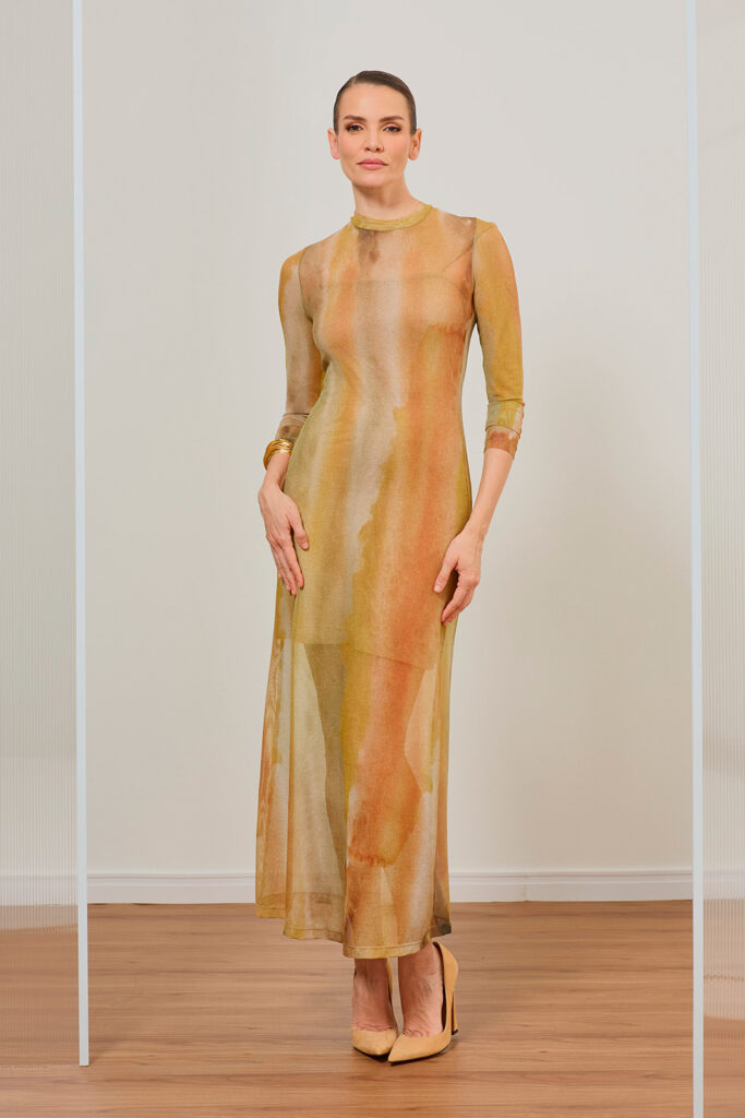 Vestido Midi Manga Longa Gola Alta Tule