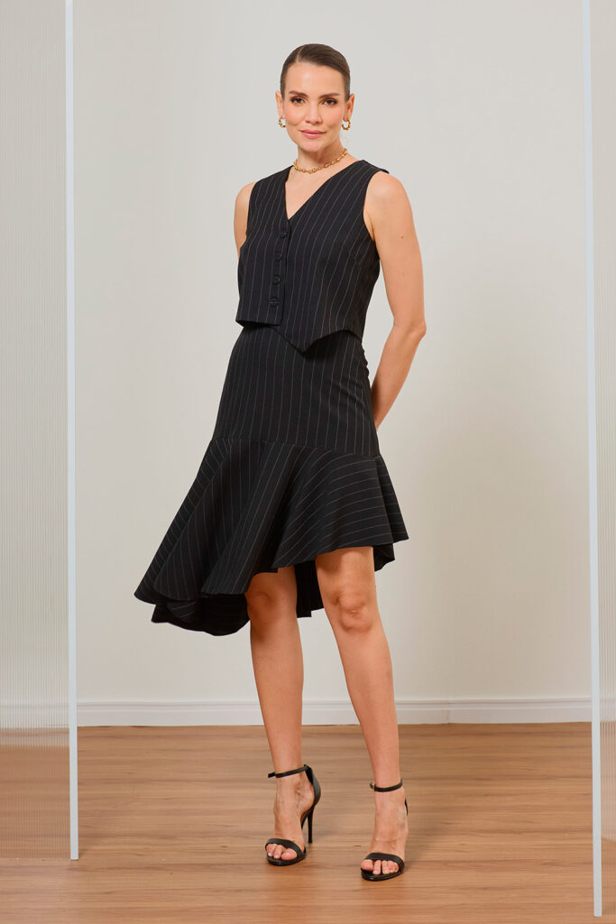 Saia Midi Barra Assimétrica Risca de Giz Alfaiataria