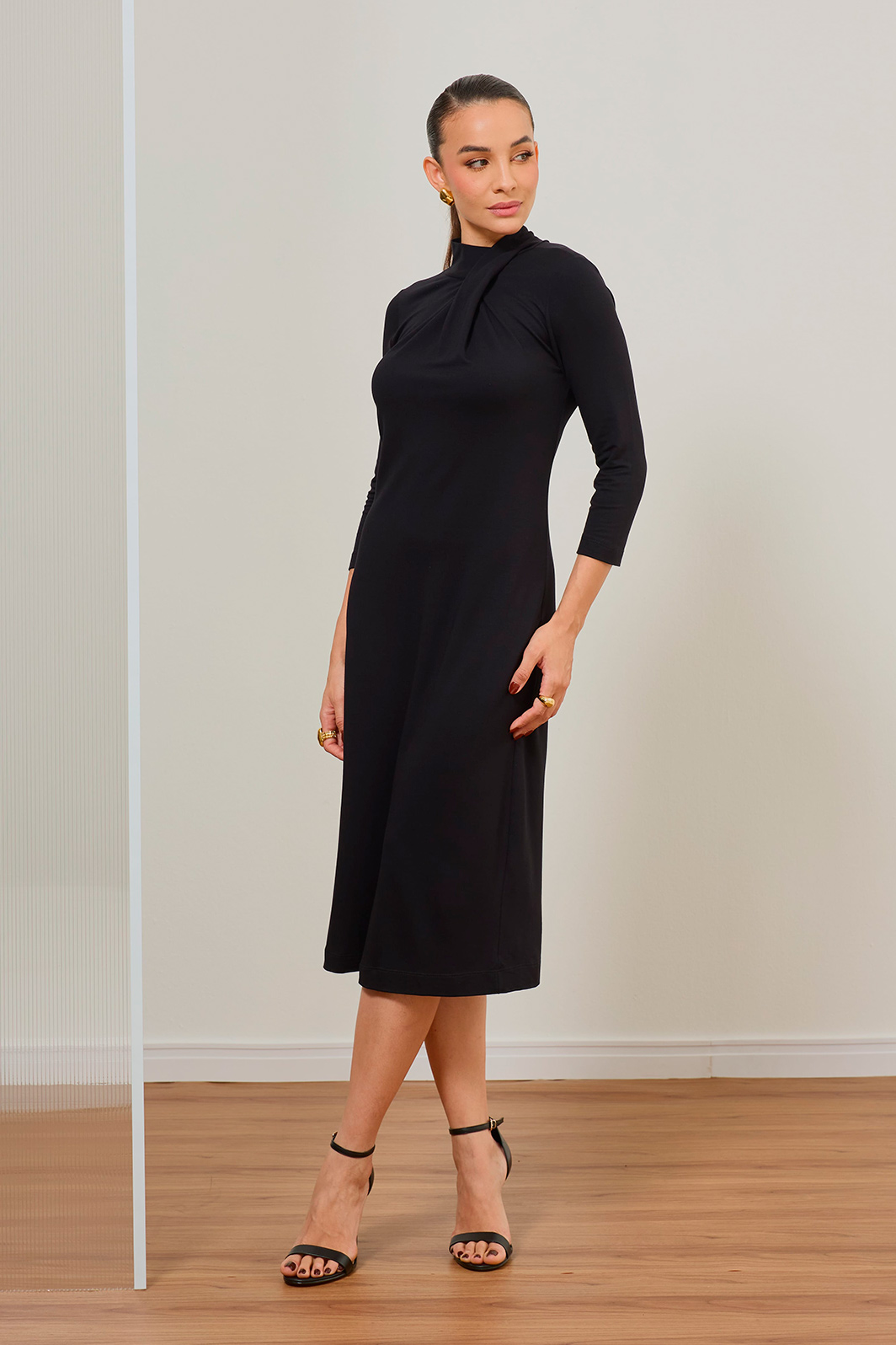 Vestido Midi Decote Drapeado Moletinho