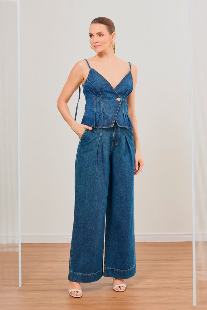 Calça Jeans Pantalona Com Prega Barra Larga