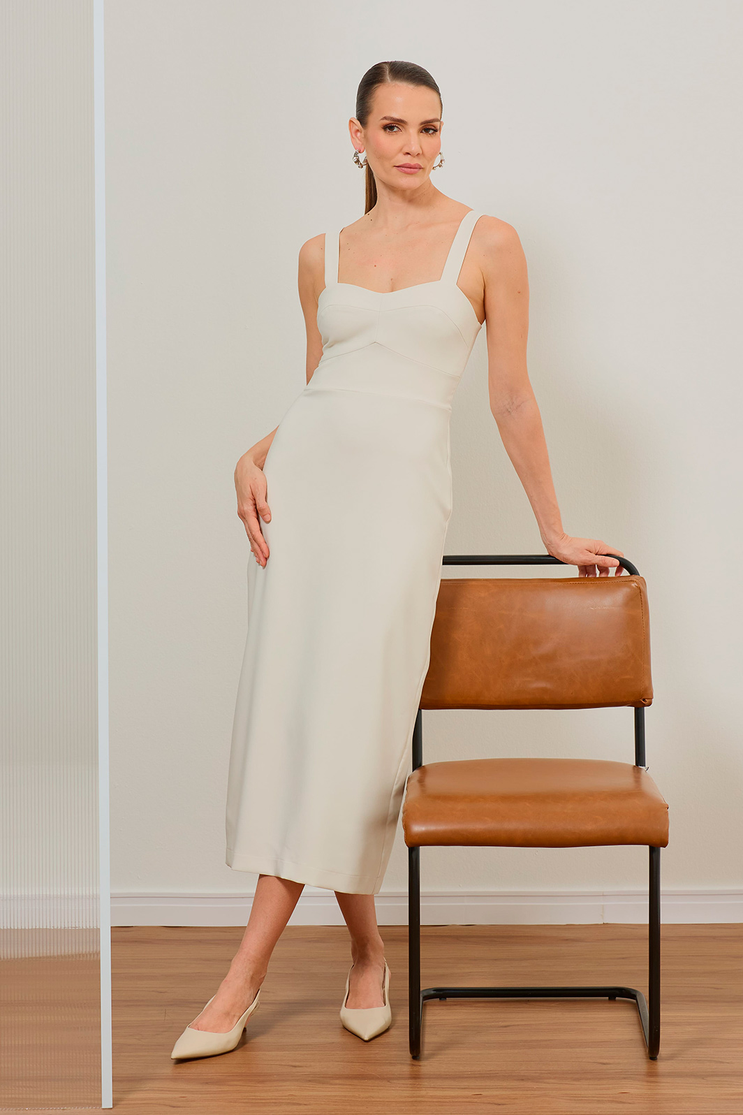 Vestido Midi Alça Larga Fenda Costas Alfaiataria