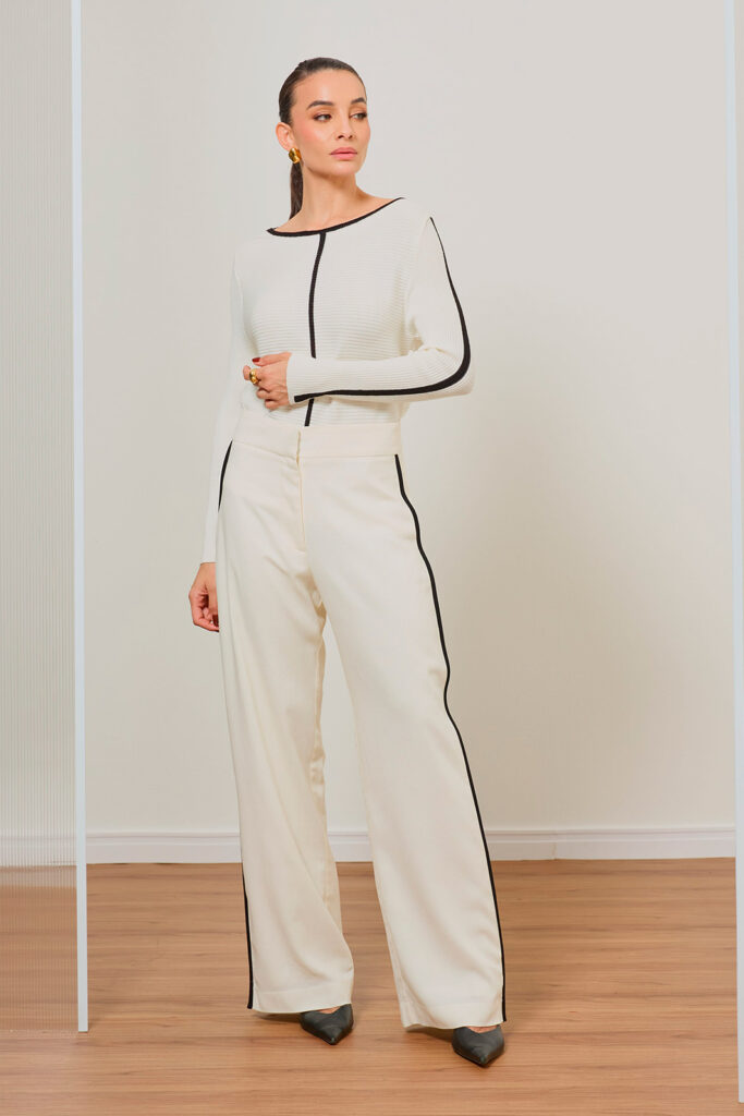 Calça Reta Detalhe Debrum Lateral Linho