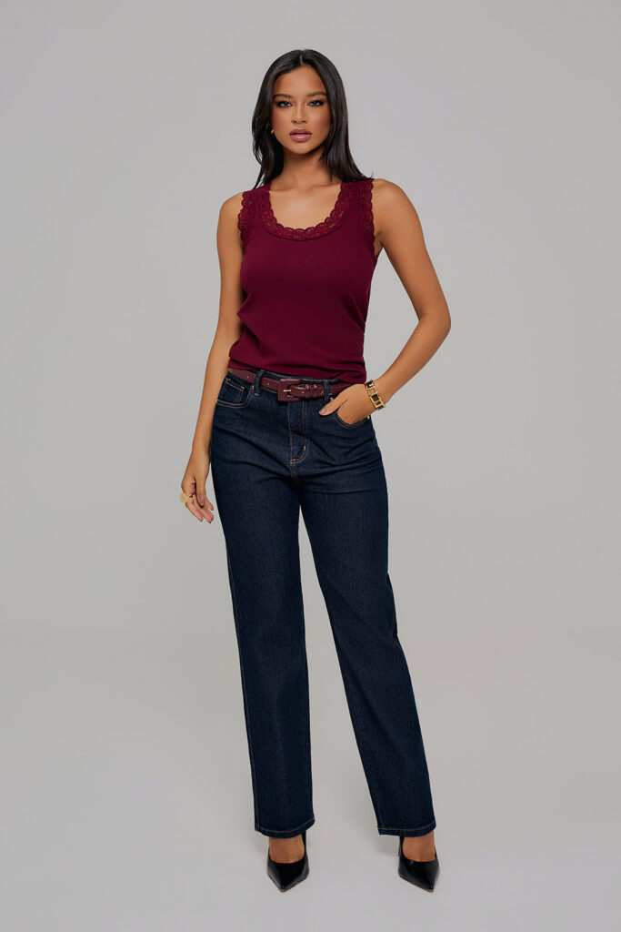 Calça Jeans Reta Detalhe Bolso Bordado