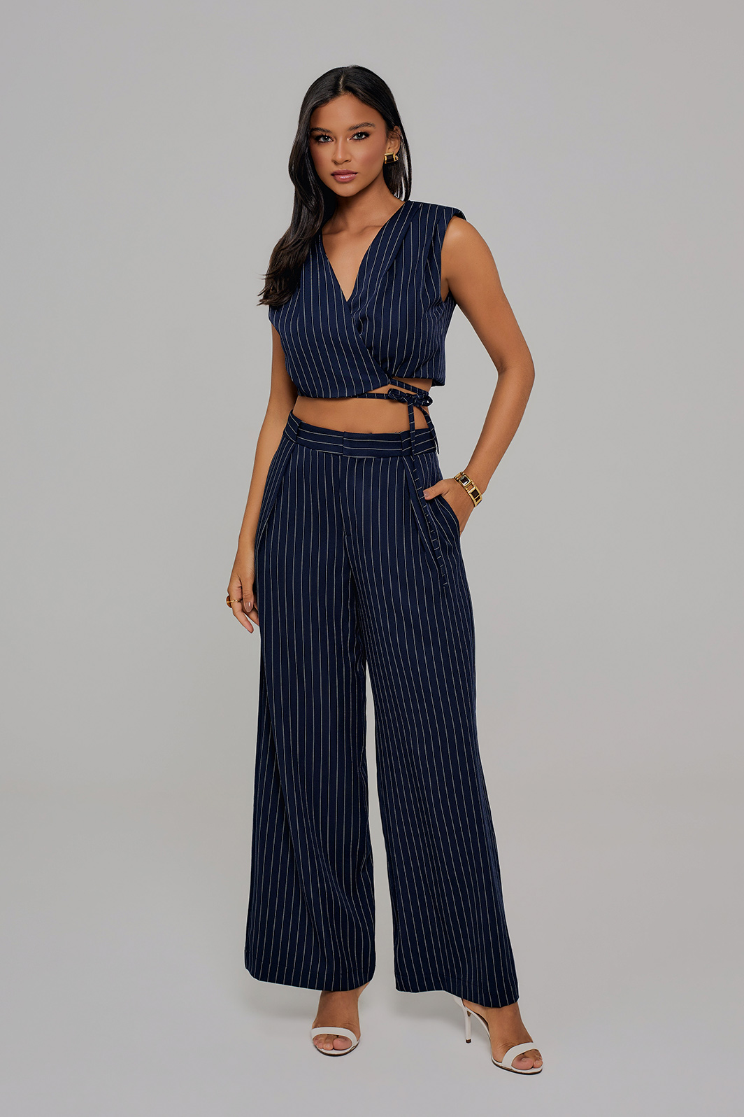 Calça Pantalona Com Prega Alfaiataria Risca de Giz