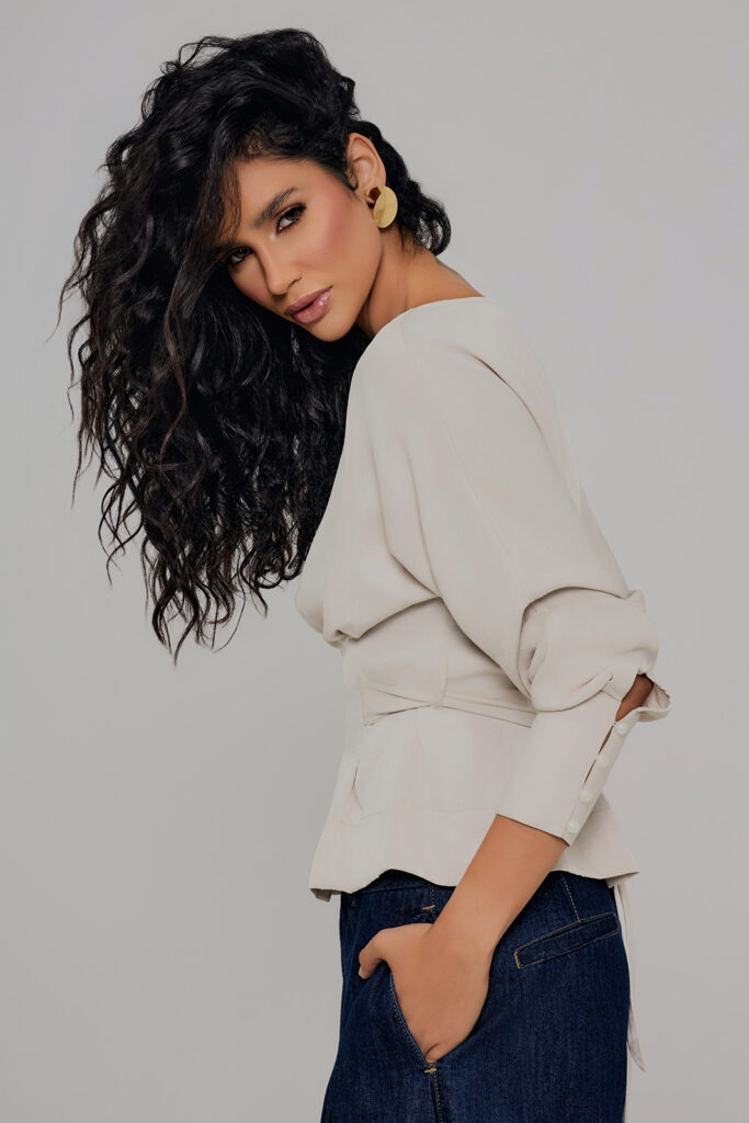 Blusa Manga Longa Com Pregas e Amarração Crepe Acetinado