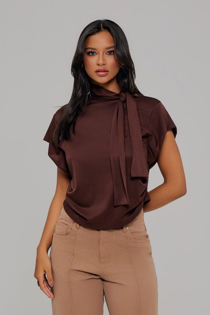 Blusa Com Amarração Na Gola Jersey