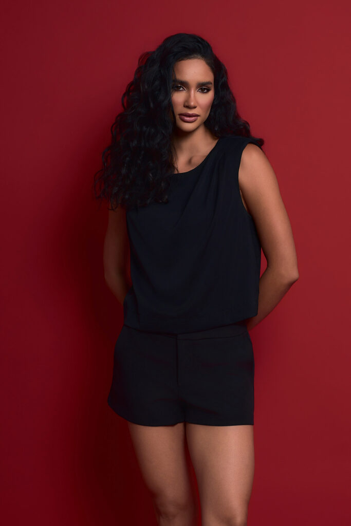 Blusa Com Ombreira e Pence Crepe