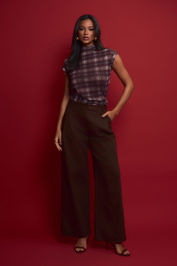 Calça Pantalona Prega Lateral Sarja Cotton