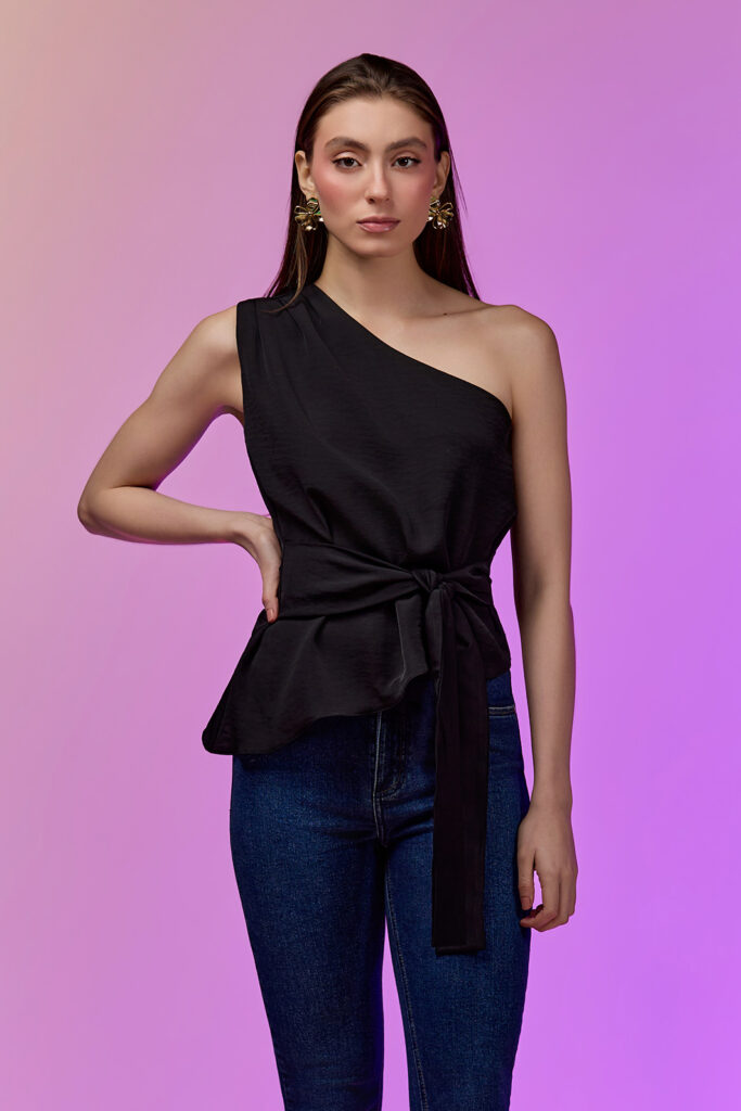 Blusa Ombro Único Assimétrica Com Faixa Alfaiataria