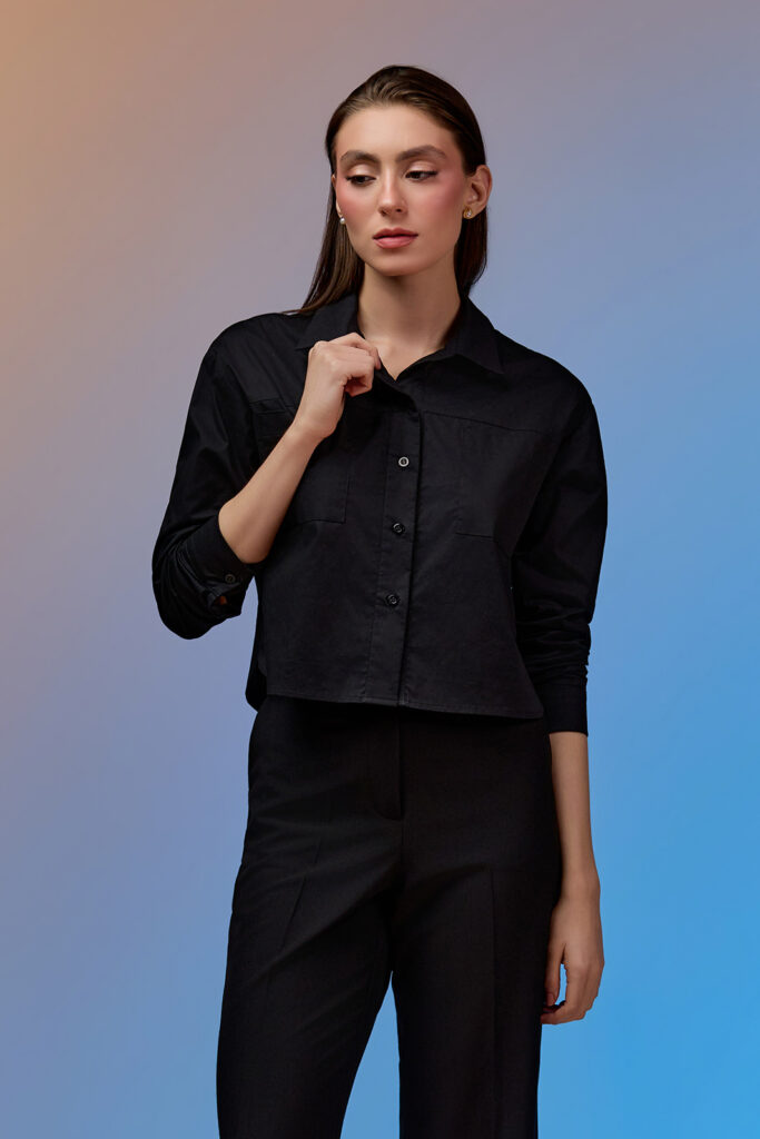 Camisa Semi Cropped Manga Longa Com Bolso Duplo Tricoline
