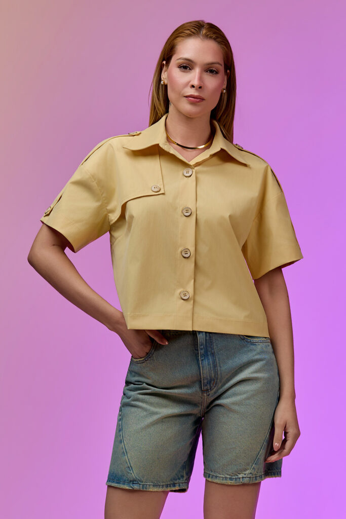 Camisa Com Sobreposição e Martigale Tricoline