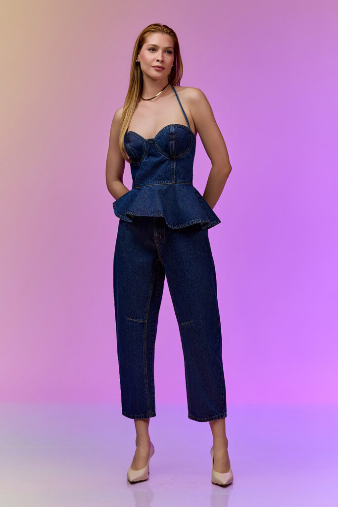 Calça Jeans Barrel Com Bolso Embutido e Recorte