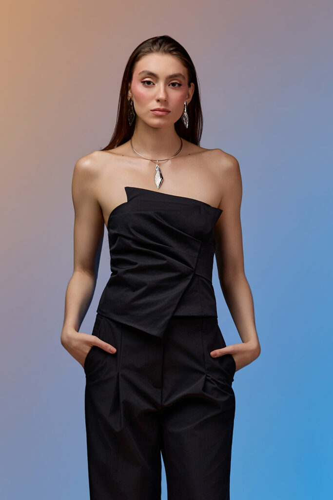 Blusa Semi Cropped Sem Alça Detalhe Transpassado Tecno