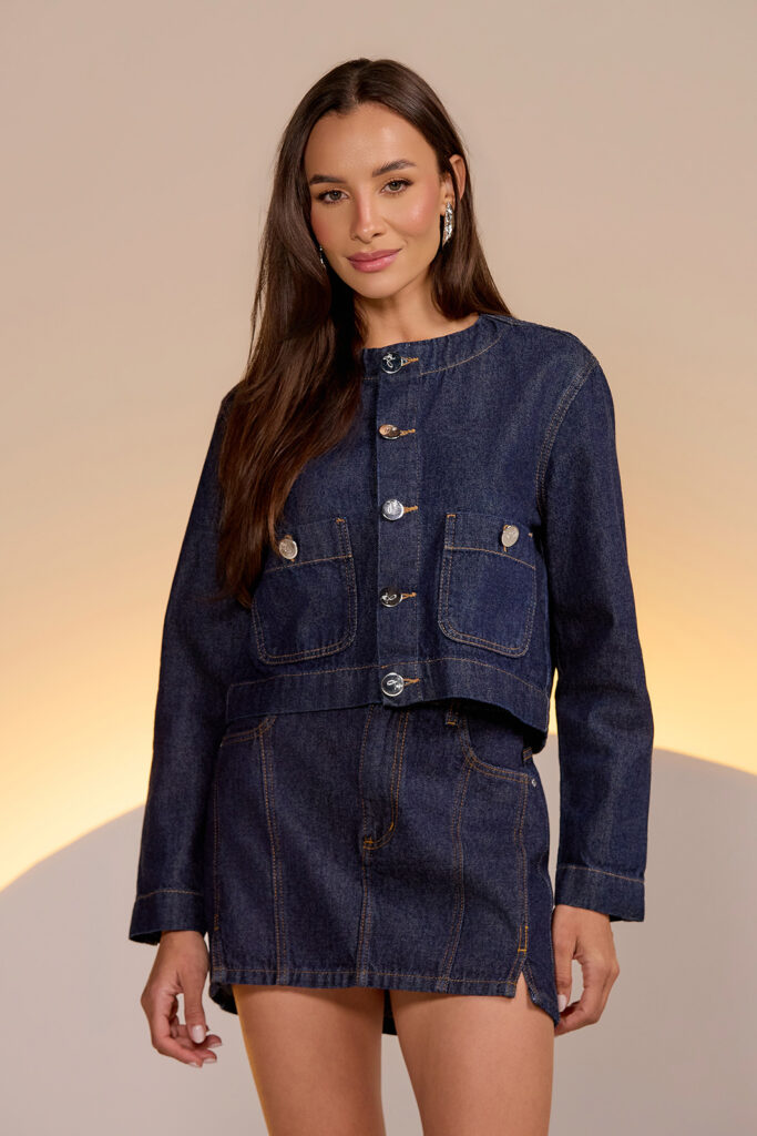 Jaqueta Jeans Semi Cropped Bolso Frontal