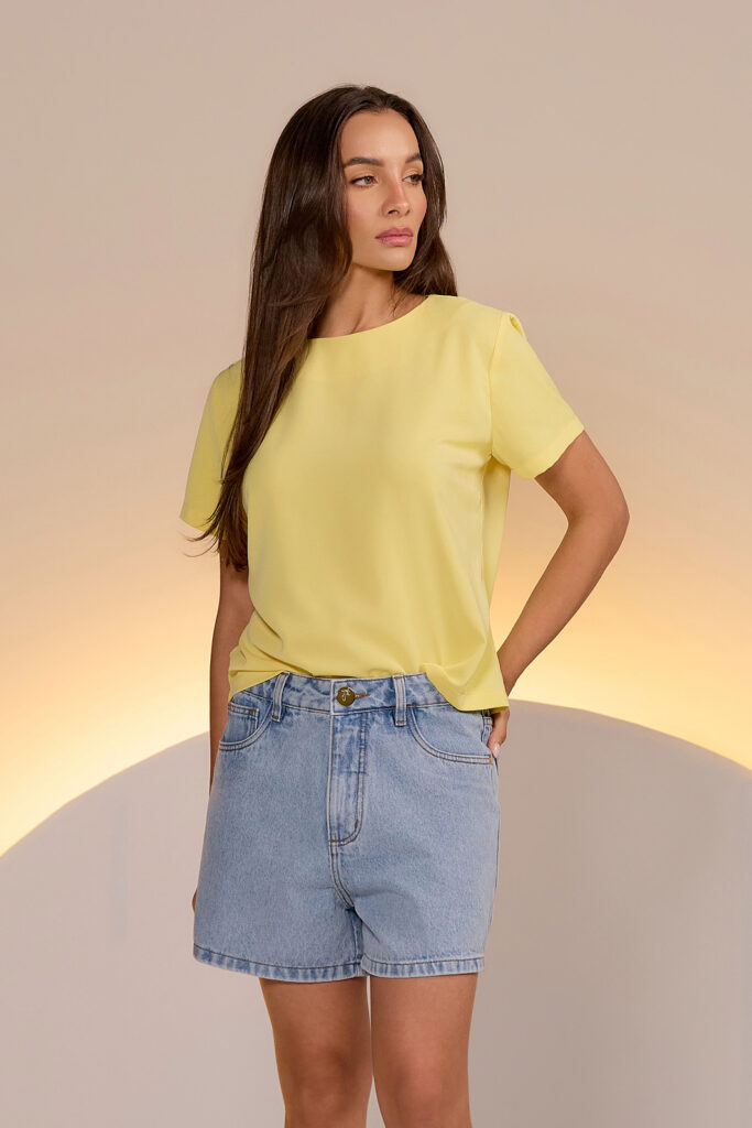 Short Jeans Com Bordado Bolso
